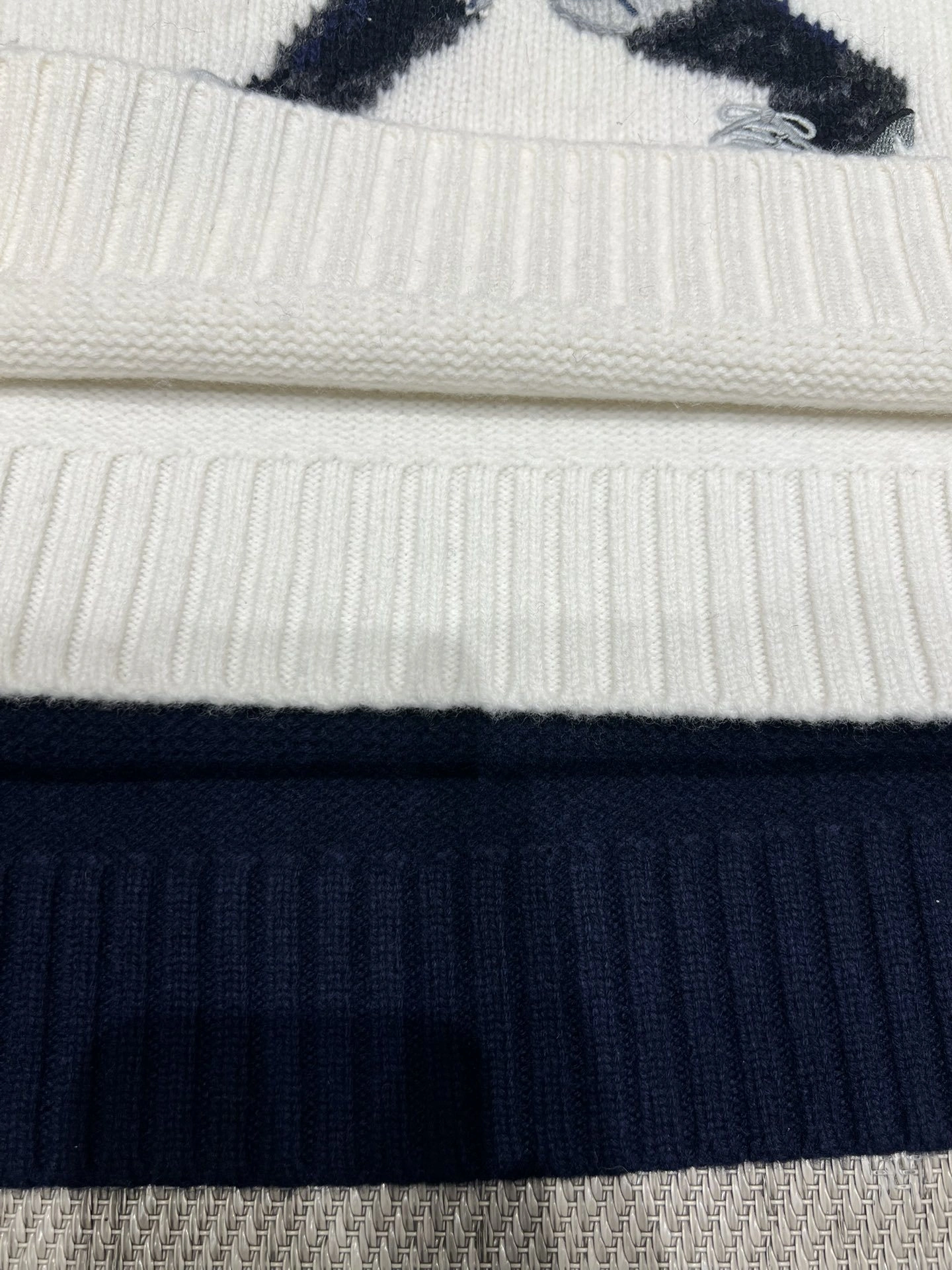 wg.luxury- R18ph embroidery wool 2colour item:E-F140I2728-2H
